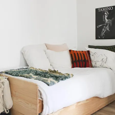 Apartment Charming Studio On Wooded Courtyard